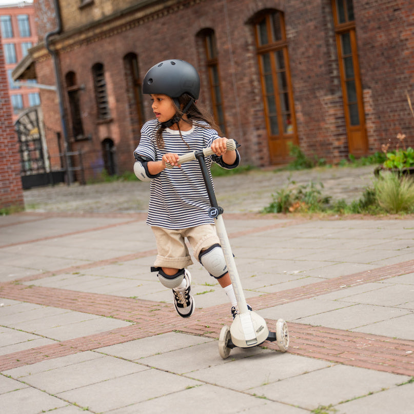 Scoot & Ride Highway Kick 3S LED Scooter - Ash