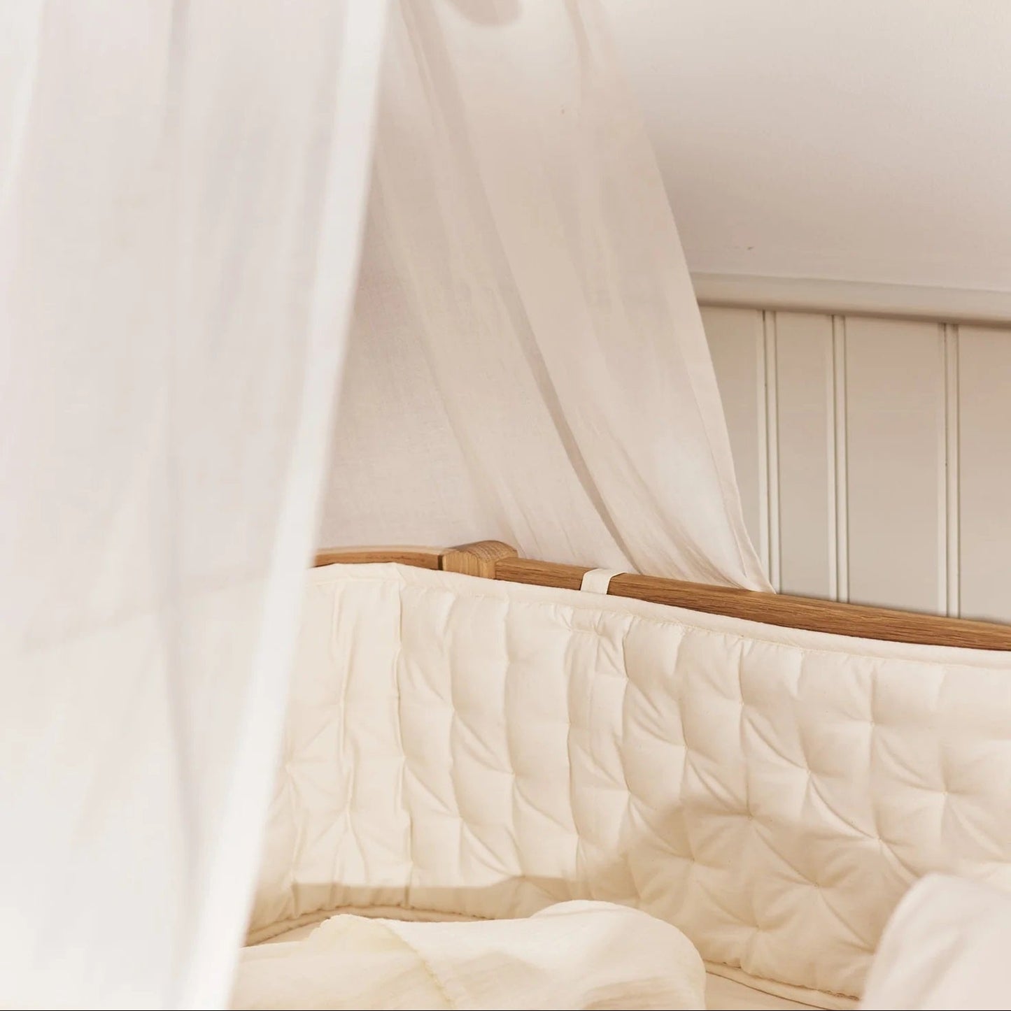 Dear April Cot Bumper - Pure Nature