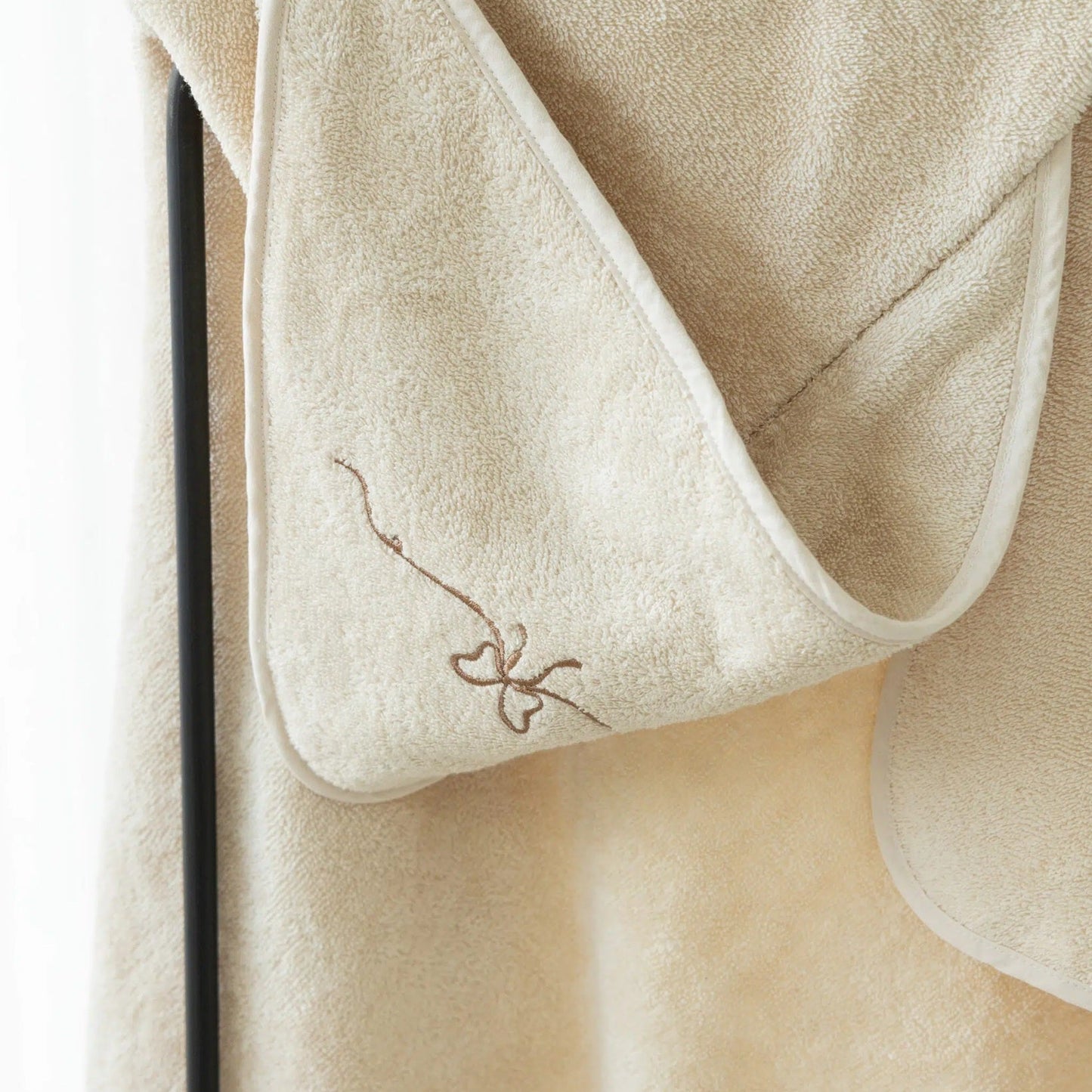 Kas Kopenhagen Hooded Baby Towel - Embroidered Bow