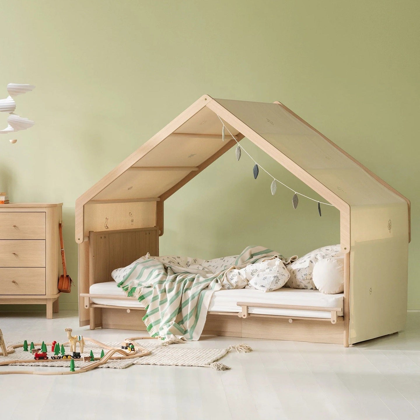 Oliver Furniture Camp Novel Cot Bed/Bed