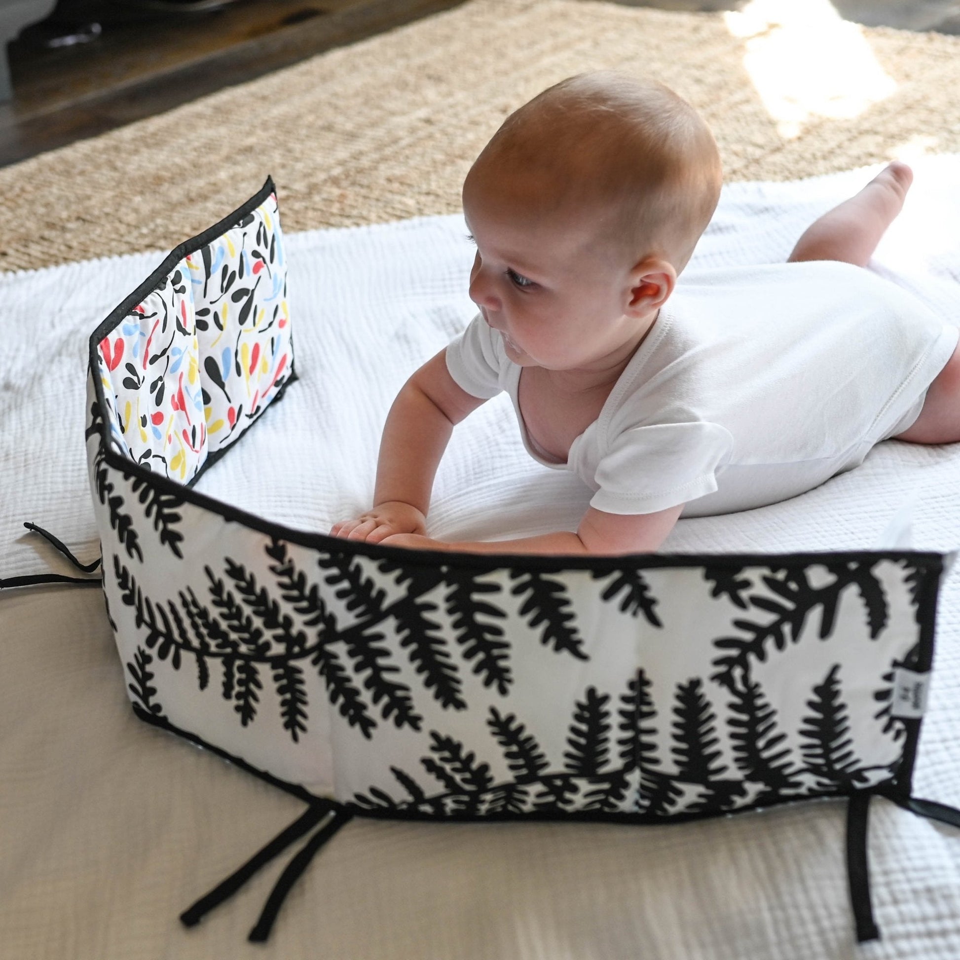 Etta Loves Reversible Baby Sensory Strip - Plant Print