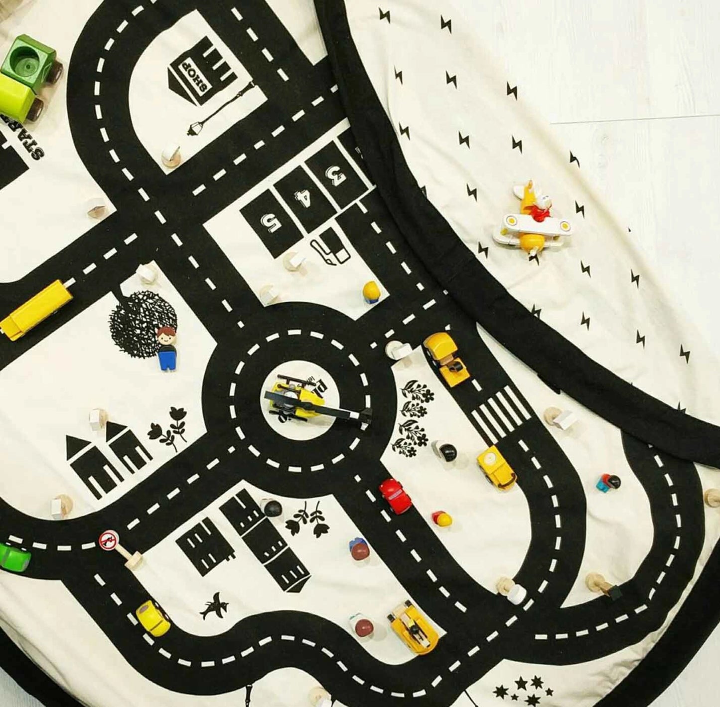 Play & Go Noomad Reversible Toy Storage Bag & Playmat - Roadmap/Thunderbolt