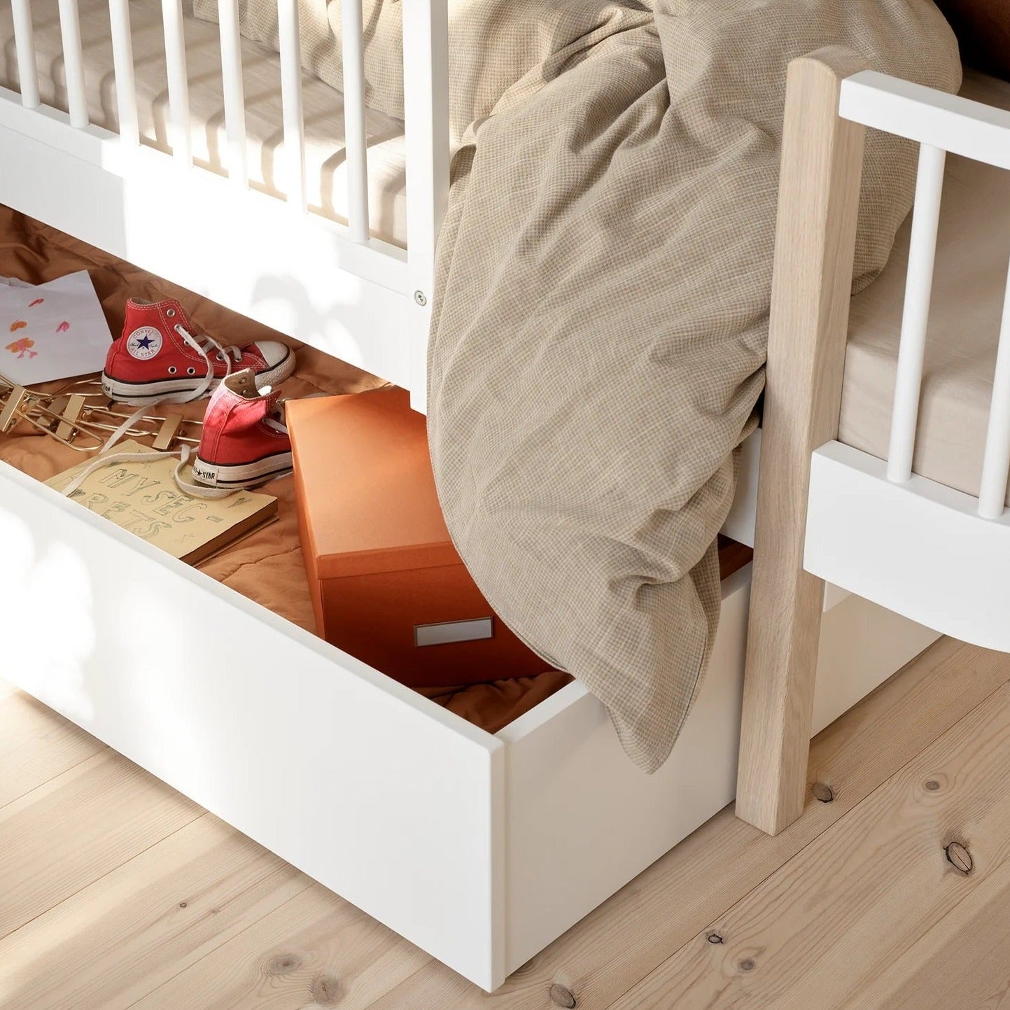 Oliver Furniture Wood Original Day Bed - White/Oak