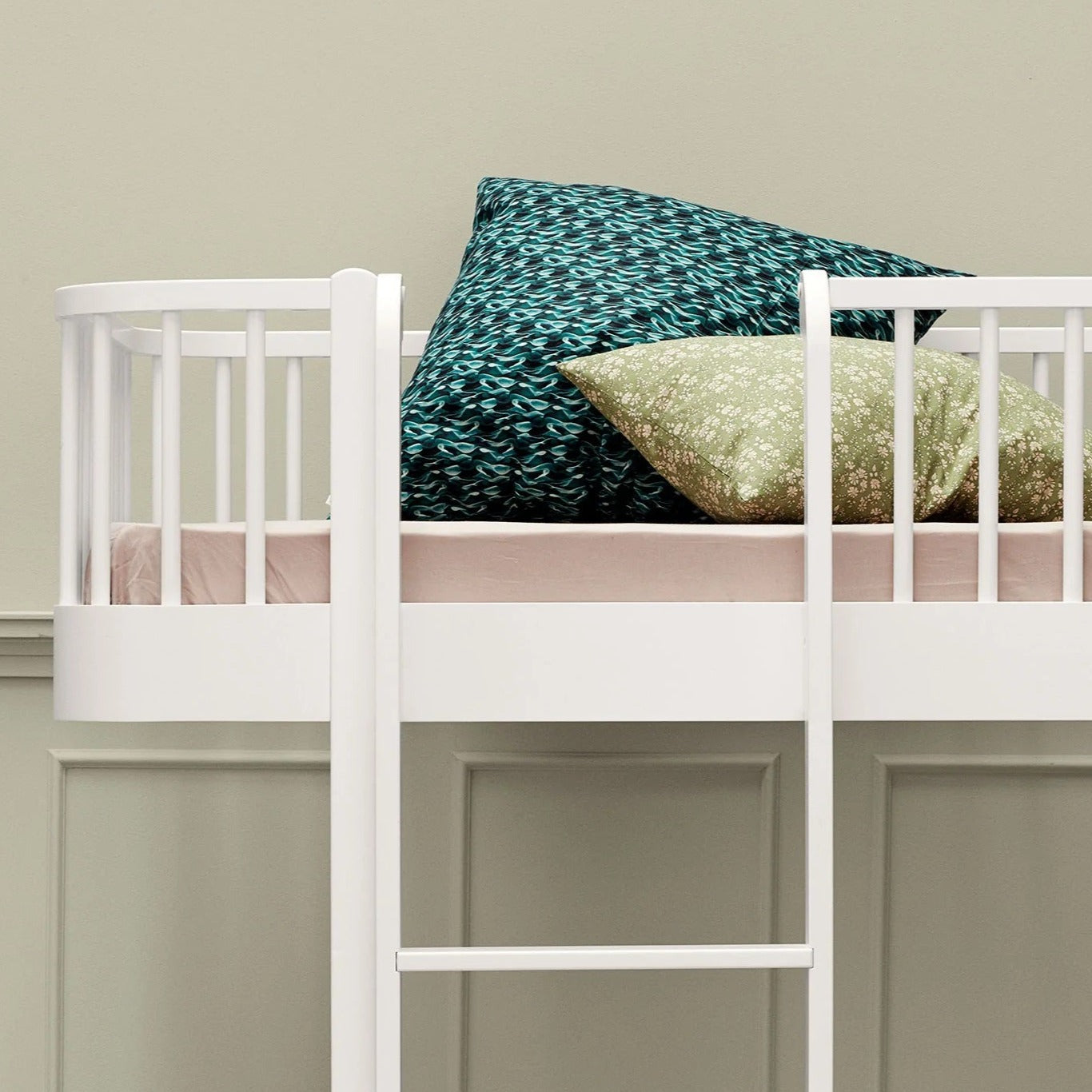 Oliver Furniture Wood Original Low Bunk Bed - White